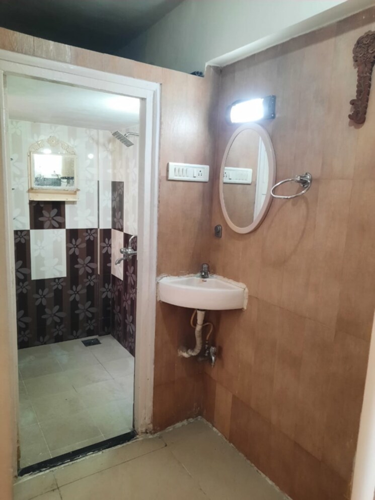 Bathroom, himgiri-lokupvan-phase-ii-chs-ltd 1 Bedroom 565 Sq.Ft. Apartment In Mhada Colony Thane 8829165