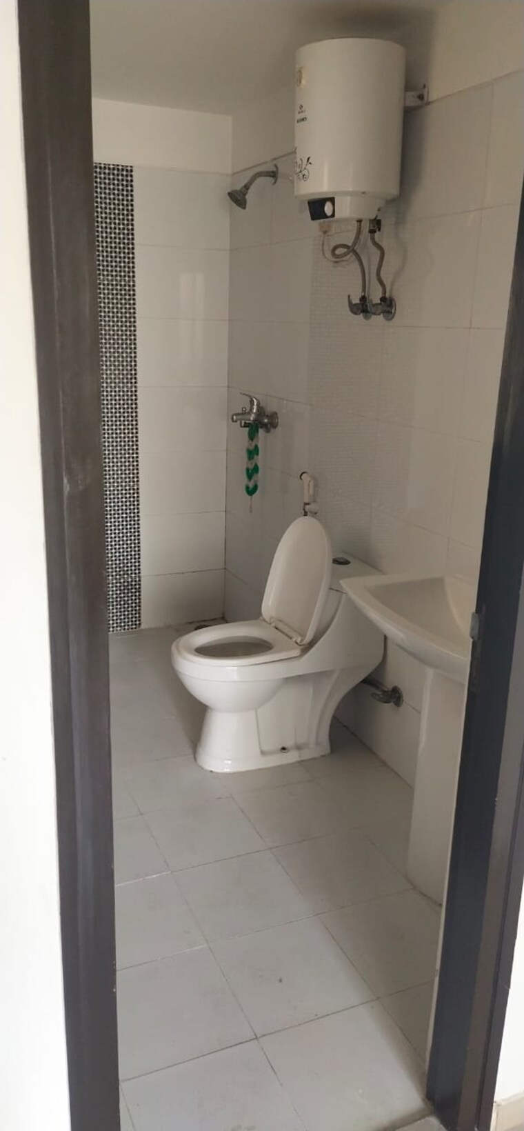 Bathroom, gulshan-vivante 3 Bedroom 1436 Sq.Ft. Apartment In Sector 137 Noida 8829171