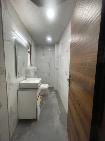 Bathroom in 1 BHK Builder Floor at Sector 51 – for Rent