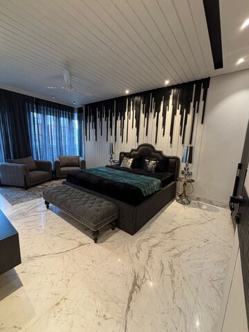 Bedroom in 4 BHK Builder Floor at Malibu Shopping Arcade, Sector 47 – for Sale