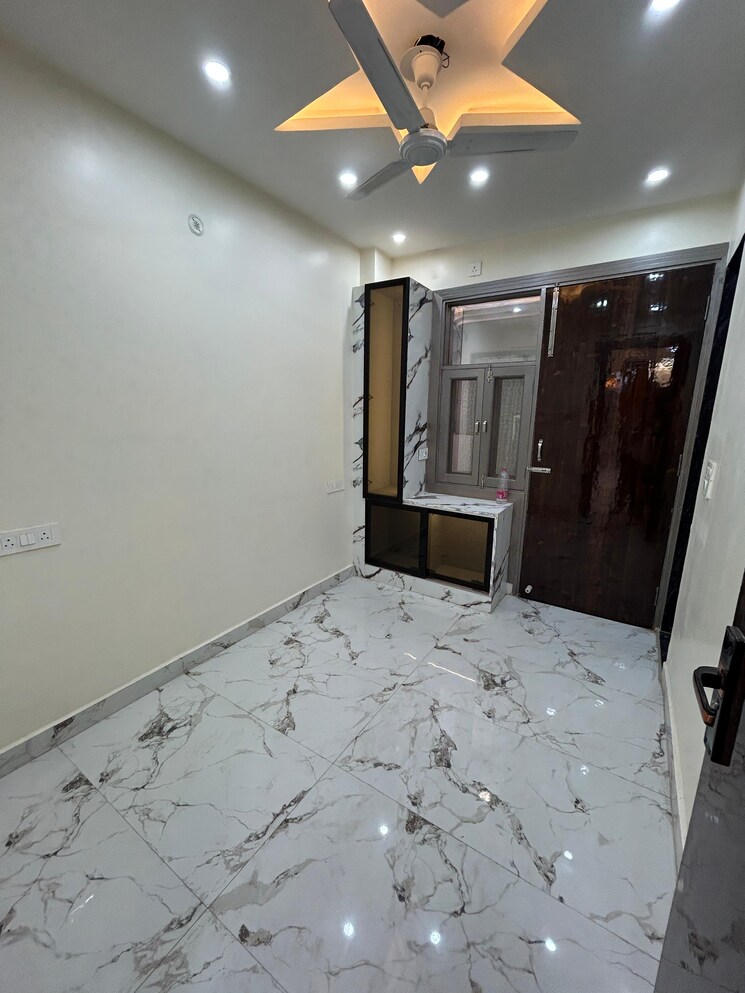 Room, dwarka mor 3 Bedroom 892 Sq.Ft. Builder Floor In Dwarka Mor Delhi 8829176