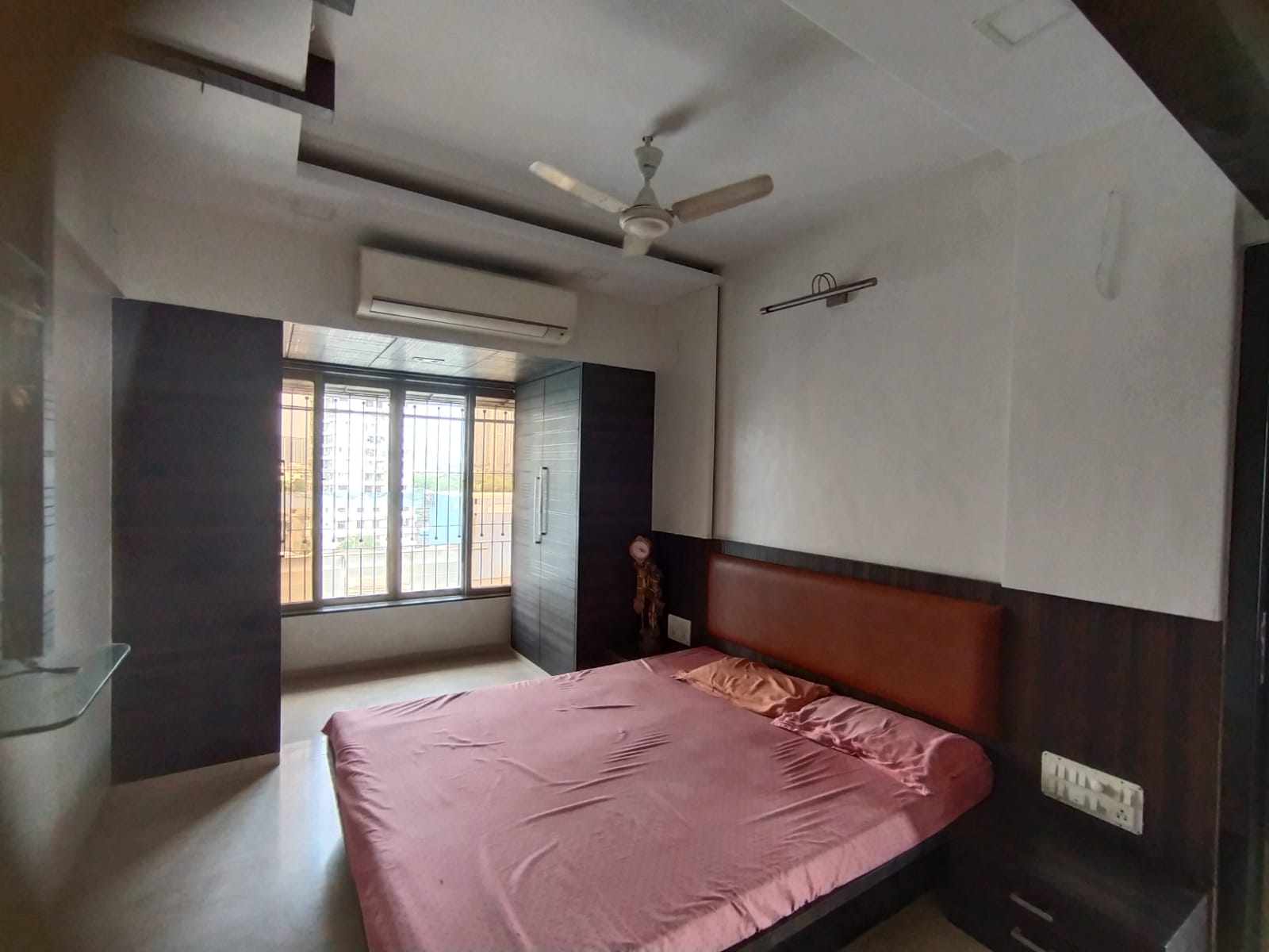 1 BHK 450 Sq.Ft. Apartment in Ratnamani Tower