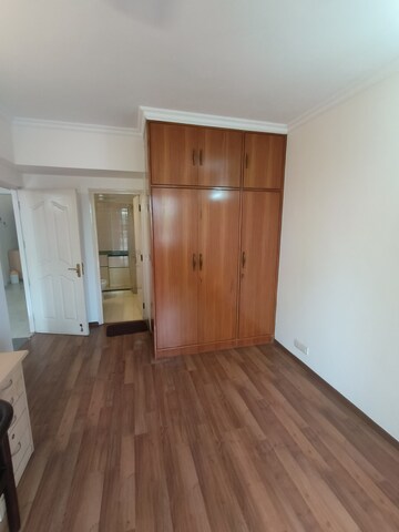 Room in 4 BHK Apartment at DLF Westend Heights, Sector 53 – for Rent