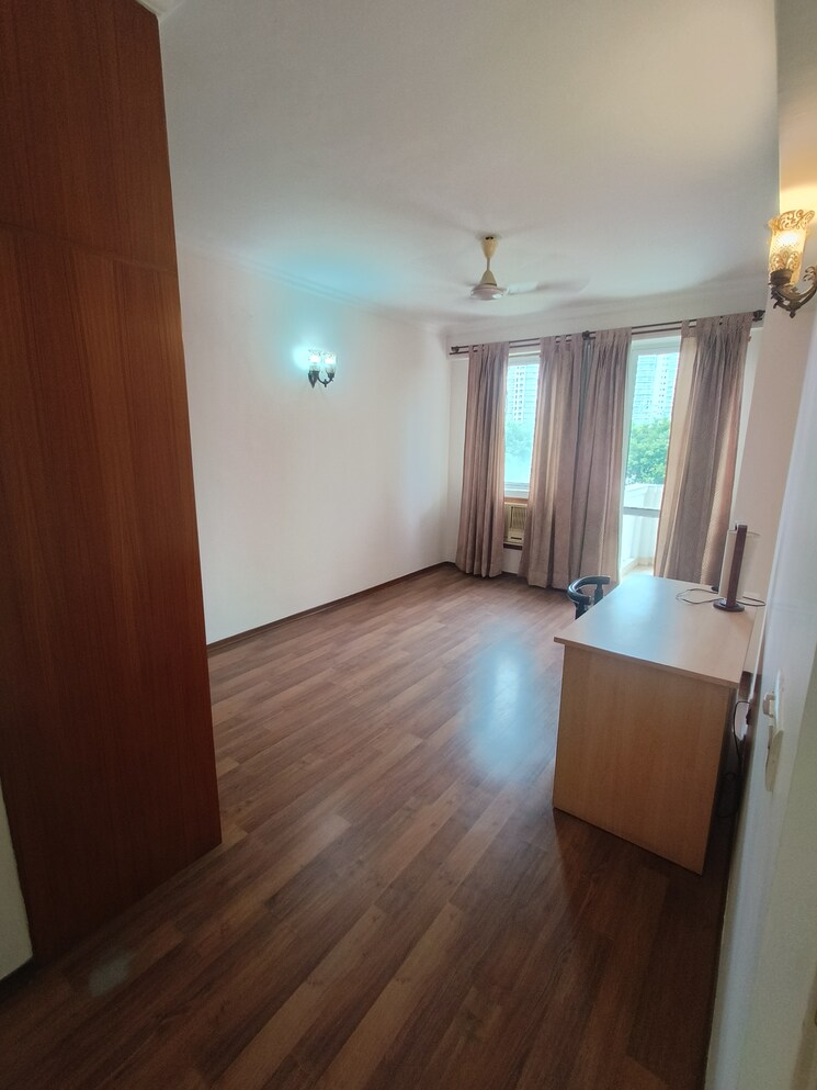 Bedroom, dlf-westend-heights 4 Bedroom 2700 Sq.Ft. Apartment In Sector 53 Gurgaon 8829221