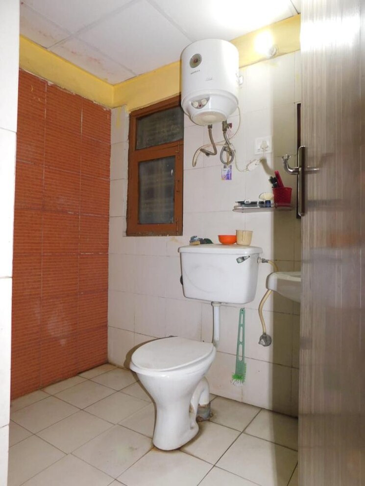 Bathroom, viddhi-tower 2 Bedroom 900 Sq.Ft. Apartment In Mahagunpuram Ghaziabad 8829267