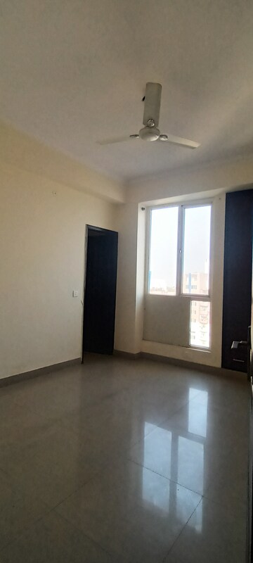 Room in 3 BHK Apartment at Ramprastha Pearl Court, Vaishali Sector 7 – for Sale