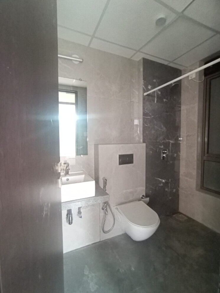 Bathroom, kolte-patil-vaayu 2 Bedroom 684 Sq.Ft. Apartment In Dahisar West Mumbai 8829314