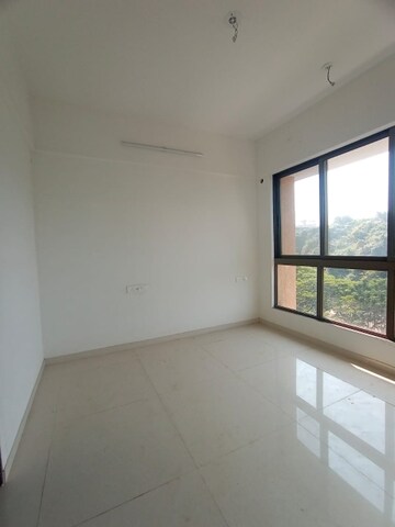 Room in 2 BHK Apartment at Kolte Patil Vaayu, Dahisar West – for Rent