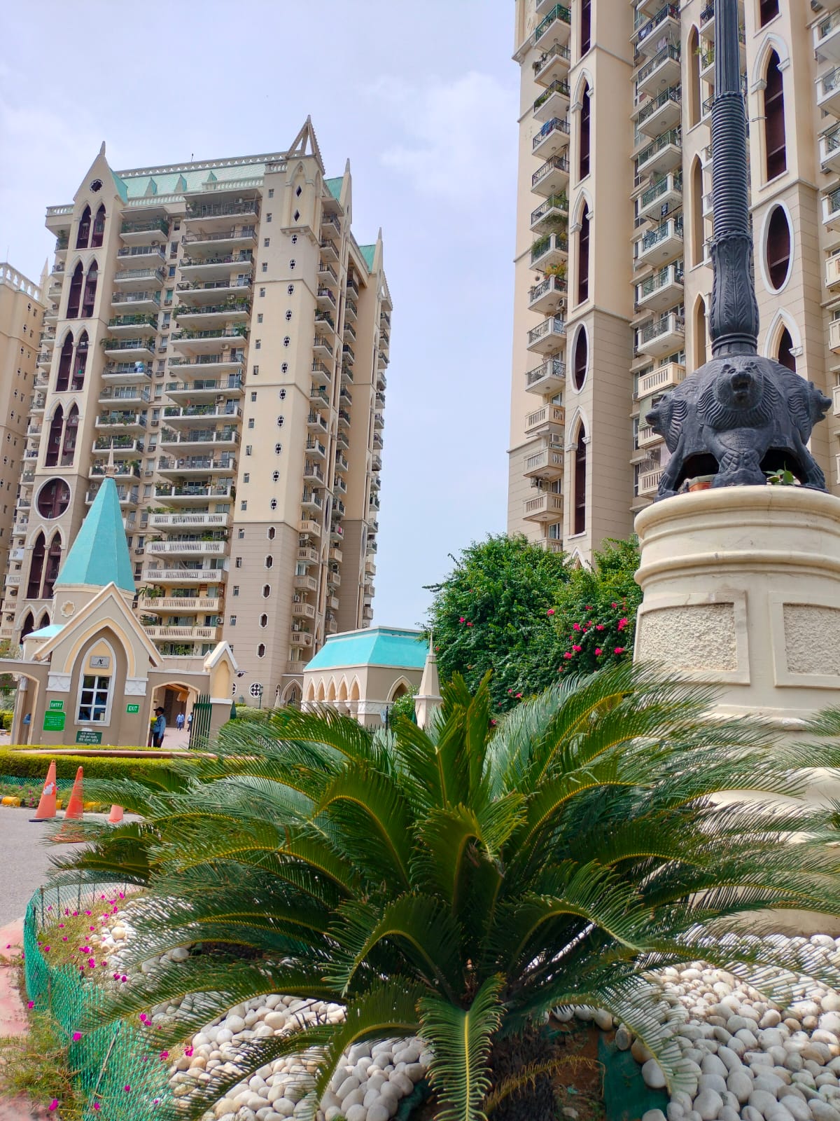 4 BHK + Servant Room Apartment For Sale in DLF Westend Heights