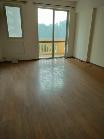 Room in 4 BHK Apartment at DLF Westend Heights, Sector 53 – for Sale