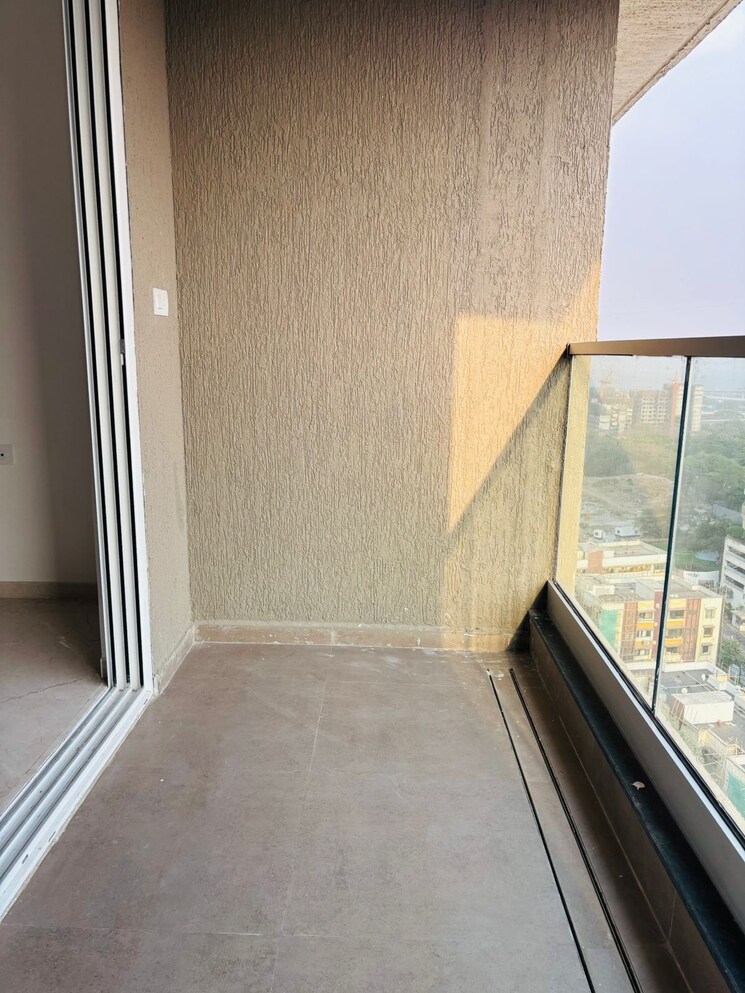 Balcony, runwal-nirvana 3 Bedroom 1006 Sq.Ft. Apartment In Parel Mumbai 8829311