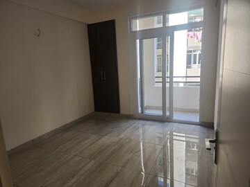 Room in 2 BHK Apartment at Wave Executive Floors, Wave City – for Sale