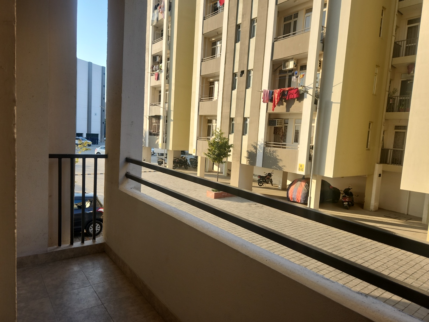 2 BHK 900 Sq.Ft. Apartment in Wave Executive Floors