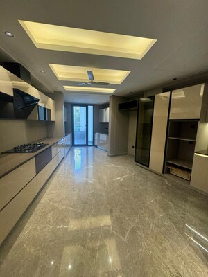 Parking in 4 BHK Builder Floor at Malibu Shopping Arcade, Sector 47 – for Sale