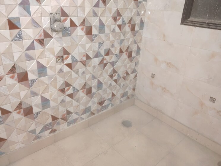 Bathroom, govindpuri 3 Bedroom 901 Sq.Ft. Builder Floor In Govindpuri Delhi 8829407