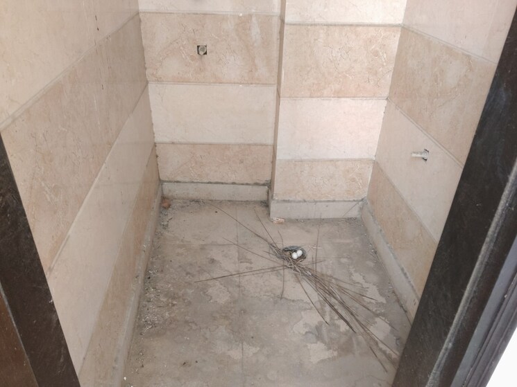 Bathroom, govindpuri 3 Bedroom 901 Sq.Ft. Builder Floor In Govindpuri Delhi 8829407