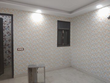 Room in 3 BHK Builder Floor at Govindpuri – for Rent
