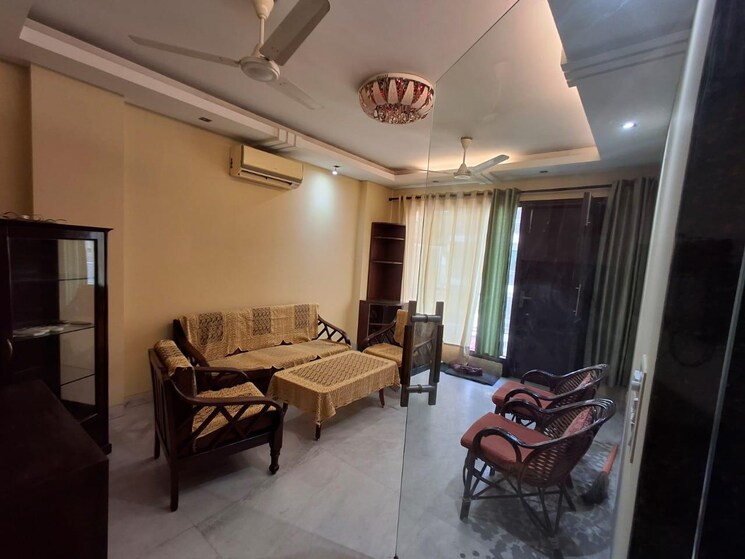 Living Room, chittaranjan park 3 Bedroom 1400 Sq.Ft. Builder Floor In Chittaranjan Park Delhi 8829498