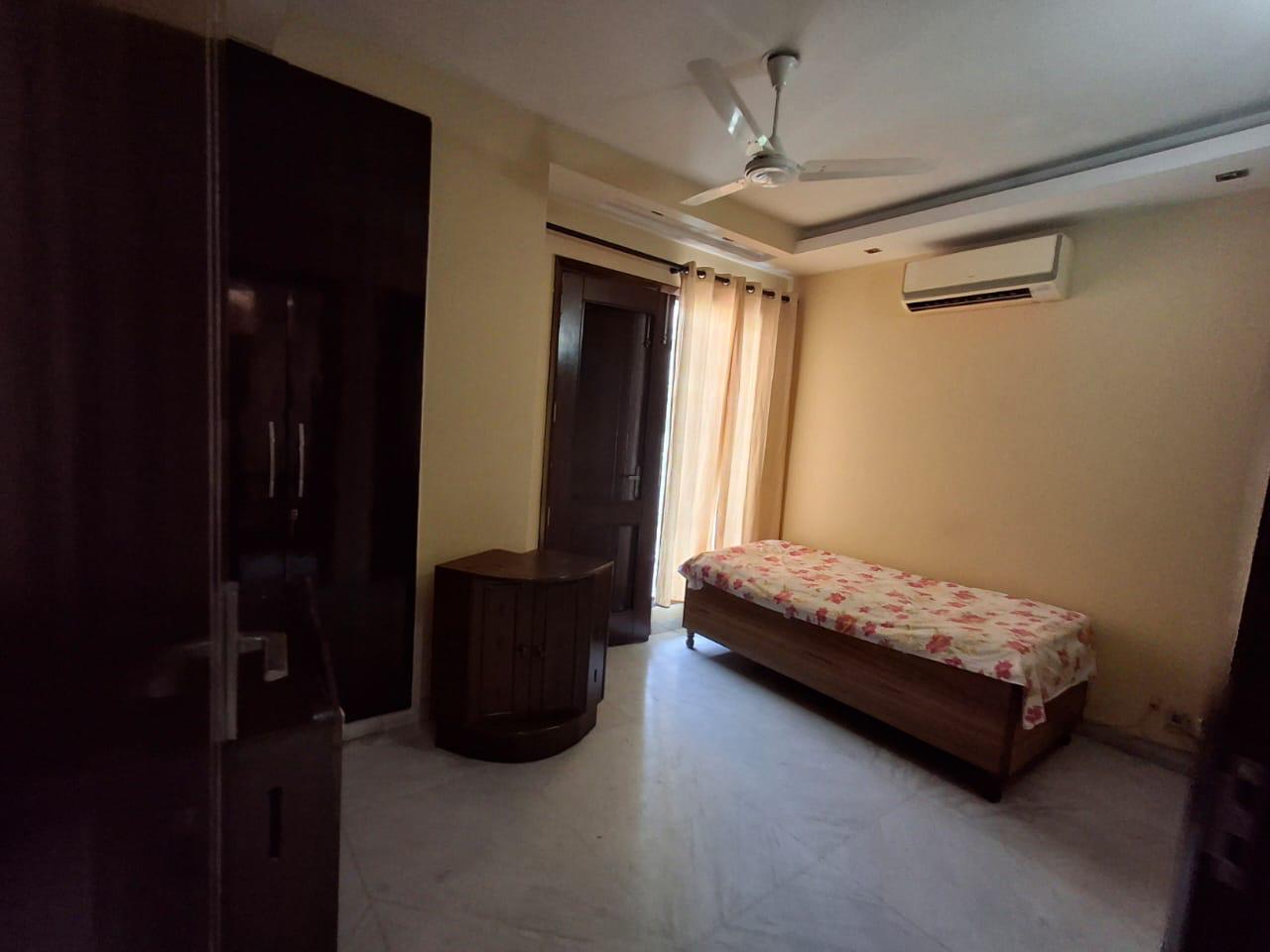 3 BHK + Servant Room Builder Floor For Rent in Chitranjan Park 