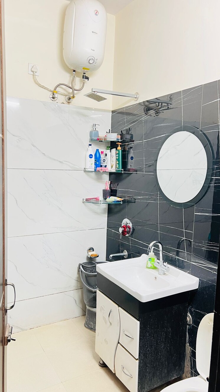 Attached Bathroom, kharar 2 Bedroom 1000 Sq.Ft. Apartment In Kharar Mohali 8829472