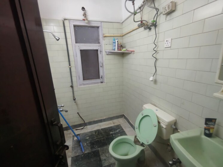 Bathroom, malviya nagar 2 Bedroom 1000 Sq.Ft. Builder Floor In Malviya Nagar Delhi 8829528