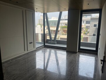 Room in 4 BHK Builder Floor at Sector 25 – for Rent