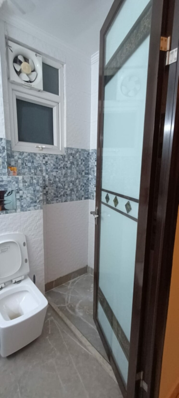 Bathroom, lajpat nagar 4 2 Bedroom 900 Sq.Ft. Builder Floor In Lajpat Nagar 4 Delhi 8829660
