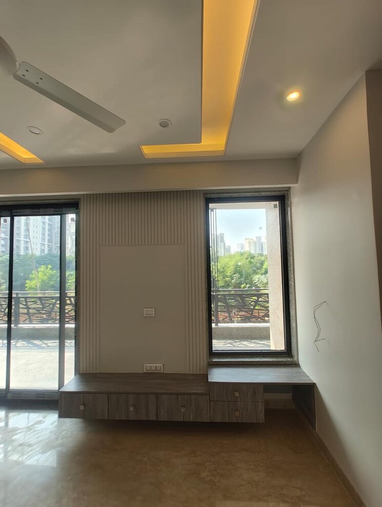 Room, malibu-shopping-arcade 4 Bedroom 535 Sq.Yd. Builder Floor In Sector 47 Gurgaon 8829686