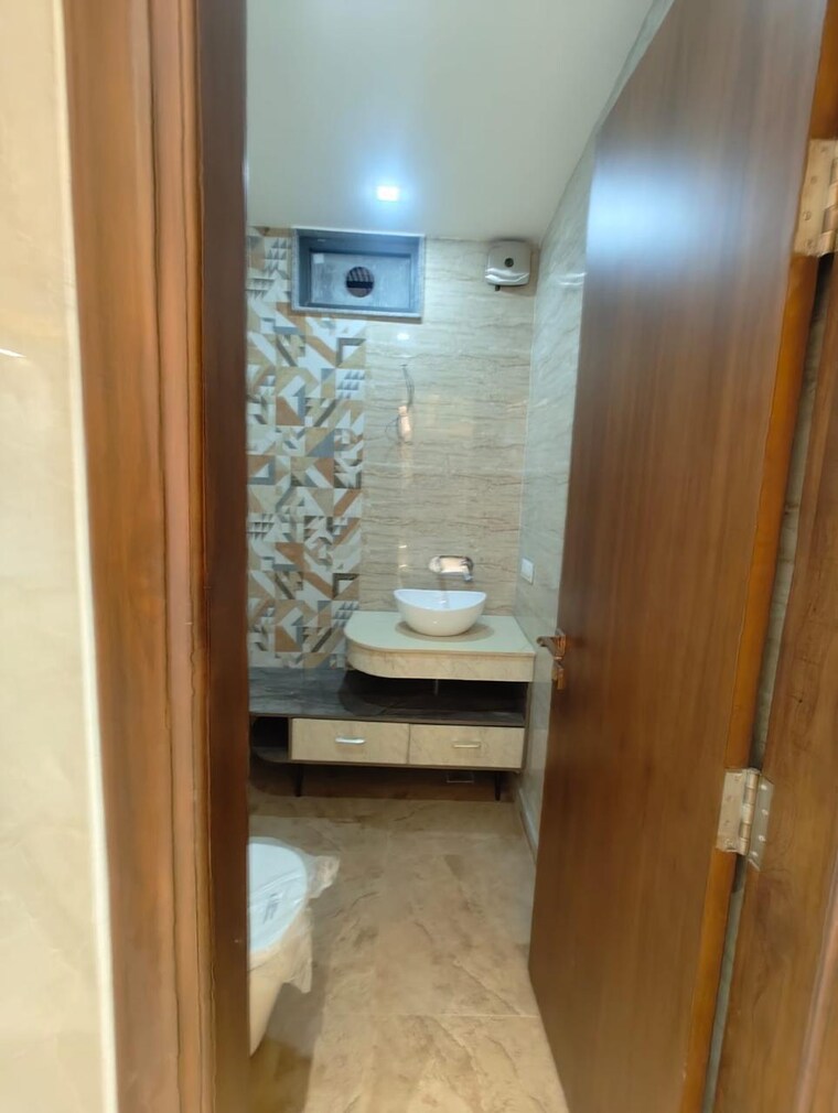Bathroom, malibu-shopping-arcade 4 Bedroom 535 Sq.Yd. Builder Floor In Sector 47 Gurgaon 8829686