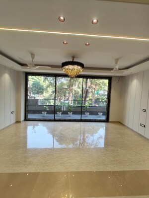 4 BHK Builder Floor For Sale in Malibu Shopping Arcade, Sector 47