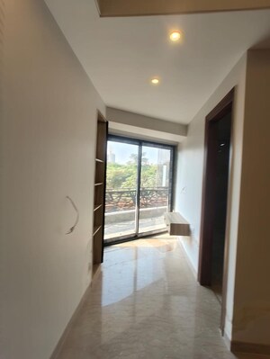 Room in 4 BHK Builder Floor at Malibu Shopping Arcade, Sector 47 – for Sale