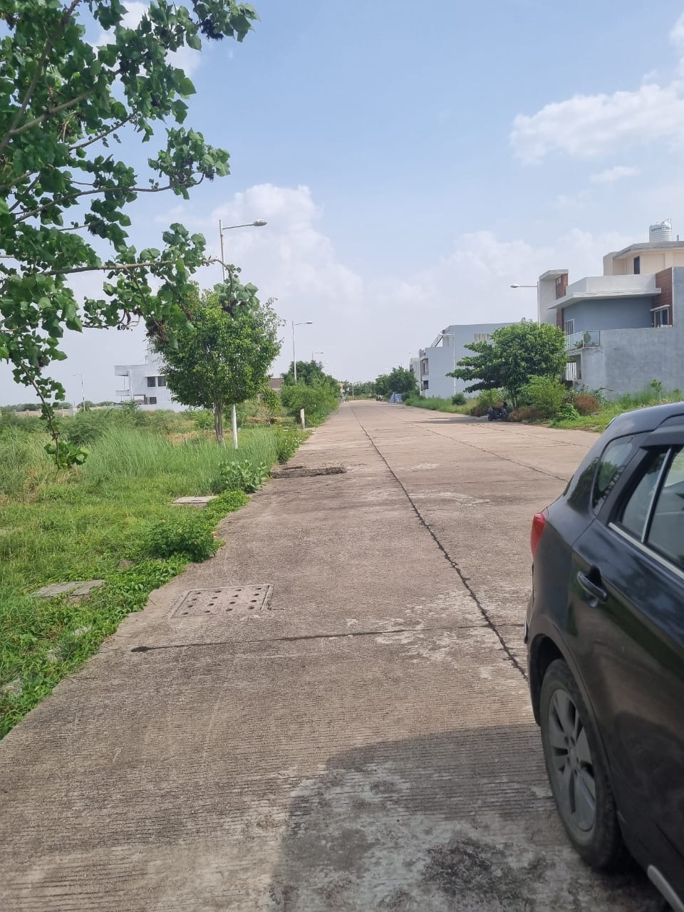 Plot For Sale in Dlf Gardencity