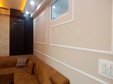 Furnished Amenities in 2 BHK Builder Floor at Mahavir Enclave – for Sale