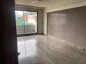 Room in 4 BHK Builder Floor at Sector 26a – for Rent