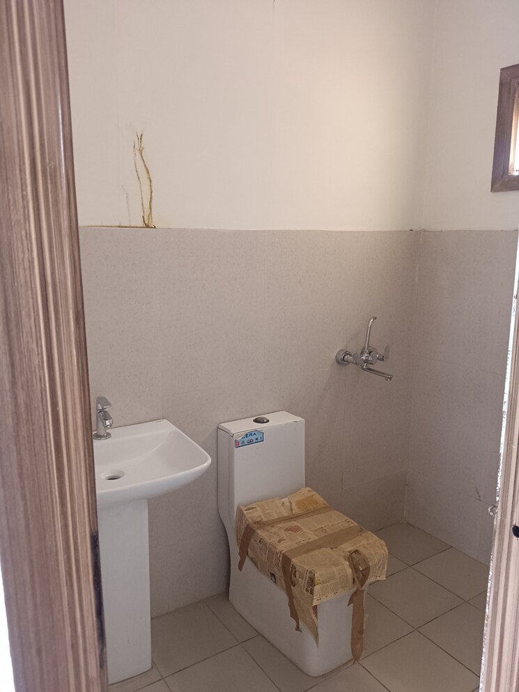 Bathroom, arttech-maulshree-heights 3 Bedroom 645 Sq.Ft. Apartment In Sector 84 Faridabad 8829749