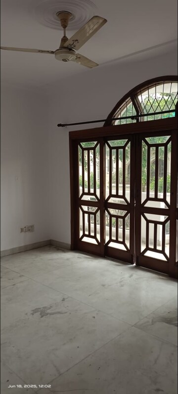 Room in 2 BHK Builder Floor at Geetanjali Enclave – for Rent