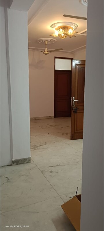 Room in 2 BHK Builder Floor at Geetanjali Enclave – for Rent
