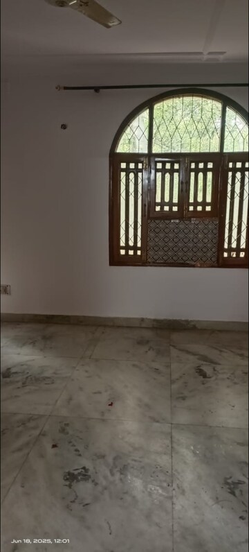 Room in 2 BHK Builder Floor at Geetanjali Enclave – for Rent