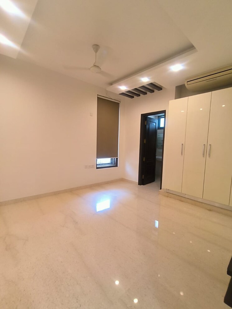 Room, defence colony 3 Bedroom 2400 Sq.Ft. Builder Floor In Defence Colony Delhi 8829790
