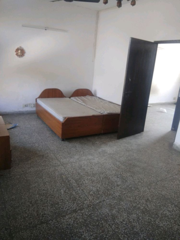 1 BHK Builder Floor For Rent in SectoR-26