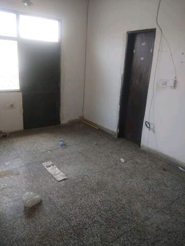 Room in 1 BHK Builder Floor at Sector 26 – for Rent