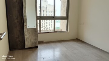 Room in 3 BHK Apartment at Rodas Enclave Evergreen, Patlipada – for Rent