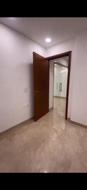 Room in 3 BHK Builder Floor at Defence Colony – for Sale