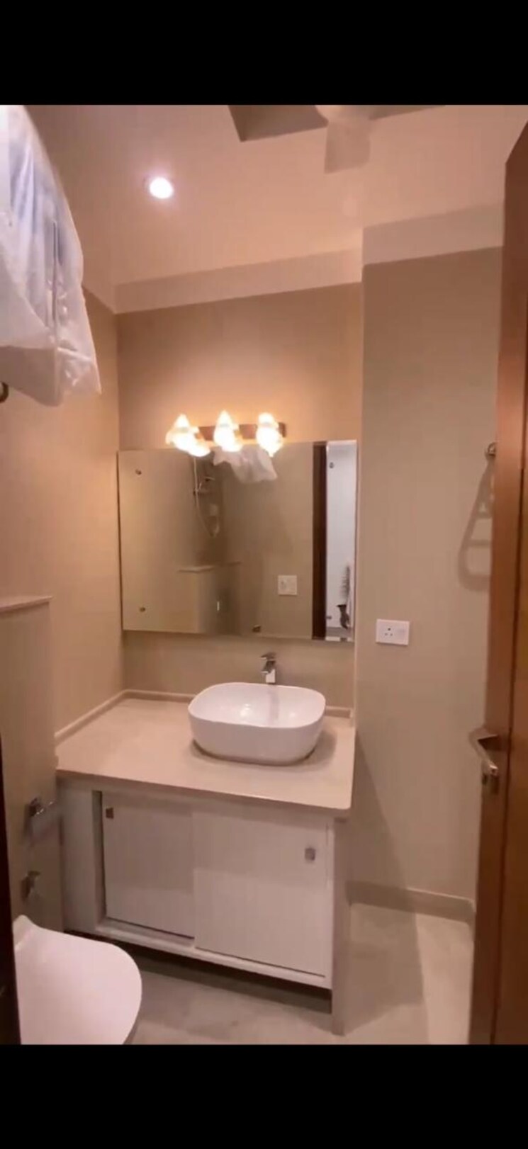 Bathroom, defence colony 3 Bedroom 1850 Sq.Ft. Builder Floor In Defence Colony Delhi 8829887