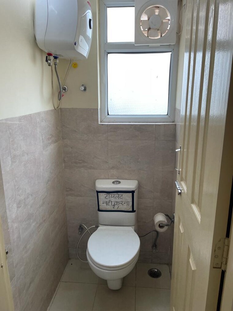 Bathroom, wave-dream-homes 2 Bedroom 840 Sq.Ft. Apartment In Wave City Ghaziabad 8829920