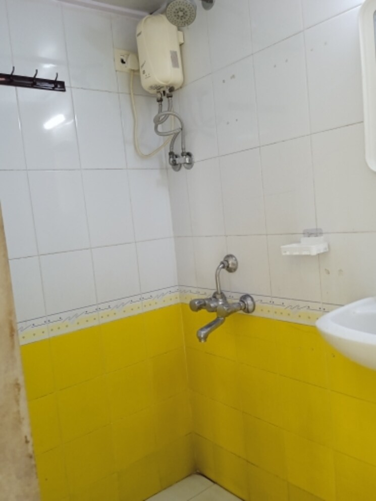 Bathroom, andheri west 2 Bedroom 900 Sq.Ft. Apartment In Andheri West Mumbai 8829944