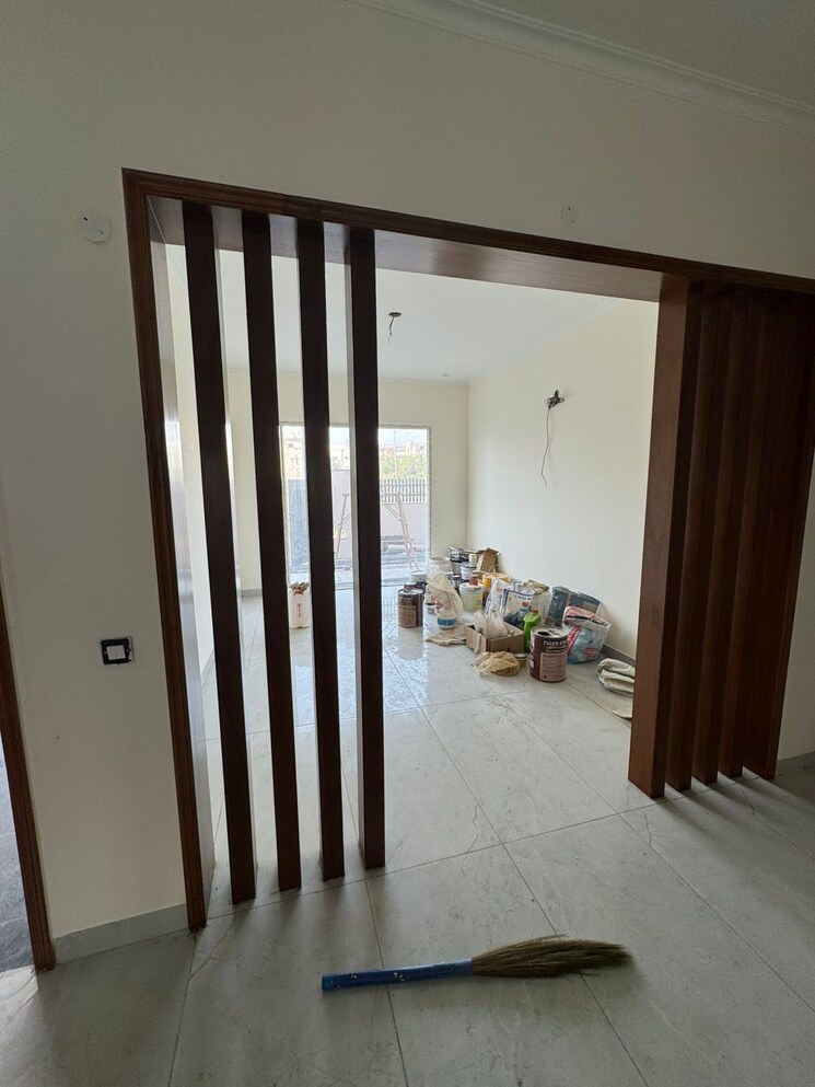 Room, aerocity 6+ Bedroom 300 Sq.Yd. Villa In Aerocity Mohali 8829970