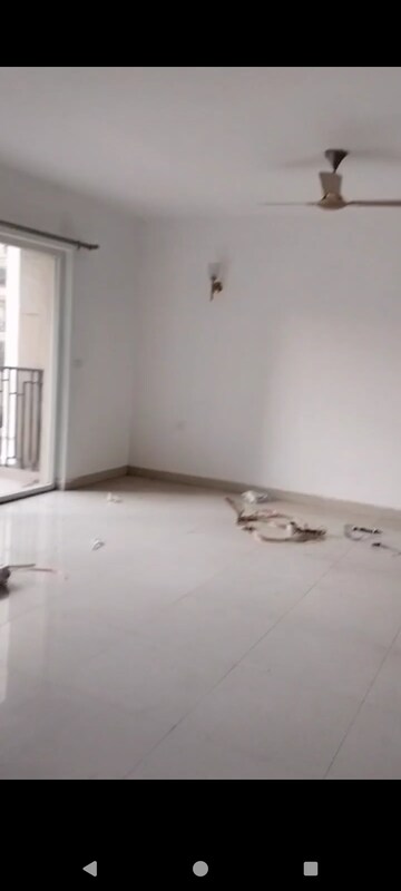 Room in 3 BHK Apartment at IEC White House, Pi Greater Noida – for Rent