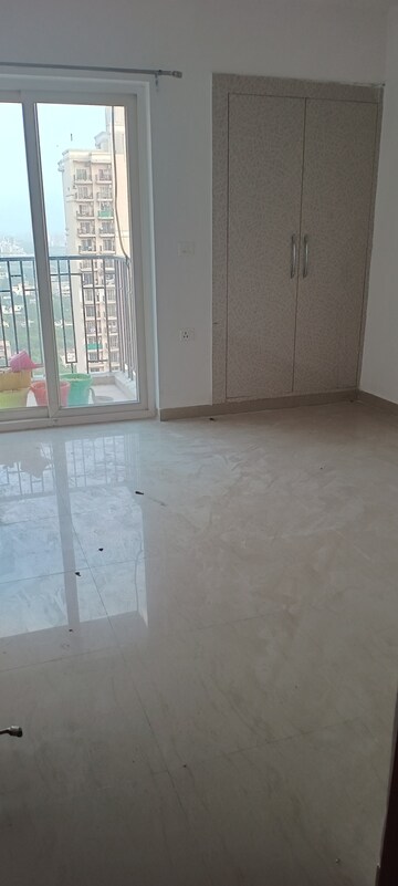 Furnished Amenities in 3 BHK Apartment at IEC White House, Pi Greater Noida – for Rent