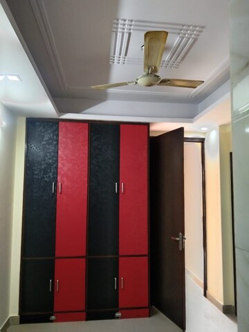 Room in 2 BHK Builder Floor at Thakurpukur – for Sale